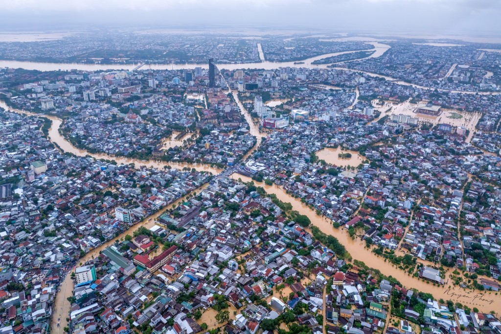 lu lut tai hue_hue ngap lut_mua lu tai hue_o che năng_o che mau_o lech tam_o du che mua nang tai hue27.jpg